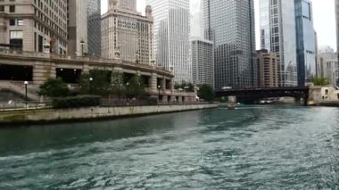 Chicago Nehri 'ndeki bir tekneden Chicago manzarası.