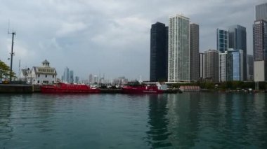 Chicago Nehri 'ndeki bir tekneden Chicago manzarası.