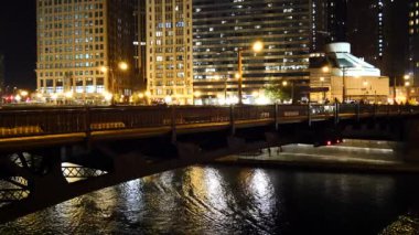 Chicago Nehri 'ndeki bir tekneden Chicago manzarası.