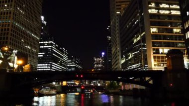 Chicago Nehri 'ndeki bir tekneden Chicago manzarası.