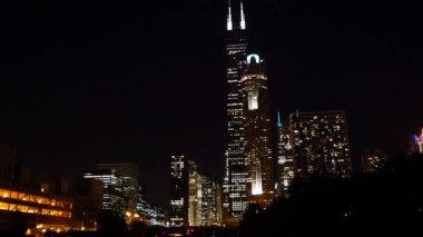 Chicago Nehri 'ndeki bir tekneden Chicago manzarası.