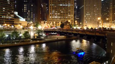 Chicago Nehri 'ndeki bir tekneden Chicago manzarası.