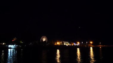 Chicago Nehri 'ndeki bir tekneden Chicago manzarası.