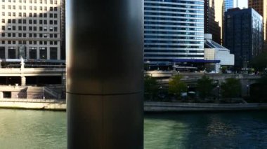 Chicago Nehri 'ndeki bir tekneden Chicago manzarası.