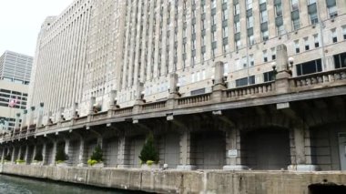 Chicago Nehri 'ndeki bir tekneden Chicago manzarası.