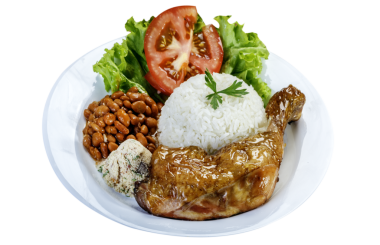 Pirinç, fasulye, kızarmış tavuk, salata ve farofa.