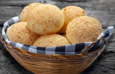 Peynirli ekmek sepeti, Brezilya atıştırmalığı, pao de queijo