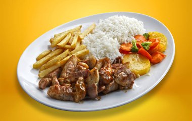 Pirinç, patates, salata, sebze.