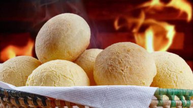 Lezzetli ve taze ev yapımı ekmeğin kapağını kapatın.