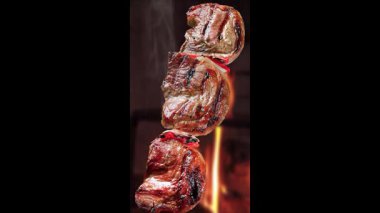 Kızarmış et ve et.