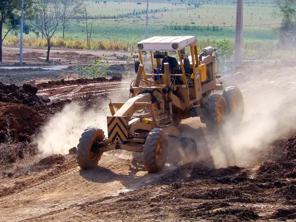 Kırsal alan toprak çalışmaları ve asfaltlama