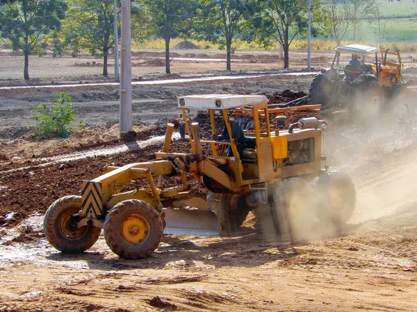 Kırsal alan toprak çalışmaları ve asfaltlama