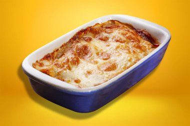 Etle doldurulmuş lazanya.