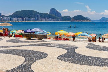 Copacabana Sahili, Brezilya 'nın Rio de Janeiro şehrinin Güney Bölgesi' nde Copacabana bölgesinde yer alan bir plajdır. Dünyanın en ünlü plajlarından biri olarak kabul edilir..
