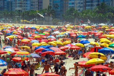 Copacabana Sahili, Brezilya 'nın Rio de Janeiro şehrinin Güney Bölgesi' nde Copacabana bölgesinde yer alan bir plajdır. Dünyanın en ünlü plajlarından biri olarak kabul edilir..