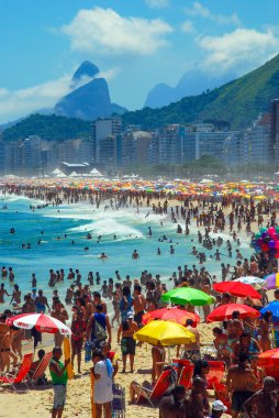 Copacabana Sahili, Brezilya 'nın Rio de Janeiro şehrinin Güney Bölgesi' nde Copacabana bölgesinde yer alan bir plajdır. Dünyanın en ünlü plajlarından biri olarak kabul edilir..