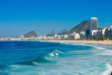 Copacabana Sahili, Brezilya 'nın Rio de Janeiro şehrinin Güney Bölgesi' nde Copacabana bölgesinde yer alan bir plajdır. Dünyanın en ünlü plajlarından biri olarak kabul edilir..