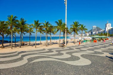 Copacabana Sahili, Brezilya 'nın Rio de Janeiro şehrinin Güney Bölgesi' nde Copacabana bölgesinde yer alan bir plajdır. Dünyanın en ünlü plajlarından biri olarak kabul edilir..