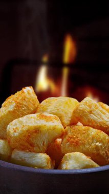 tavada kızarmış patates