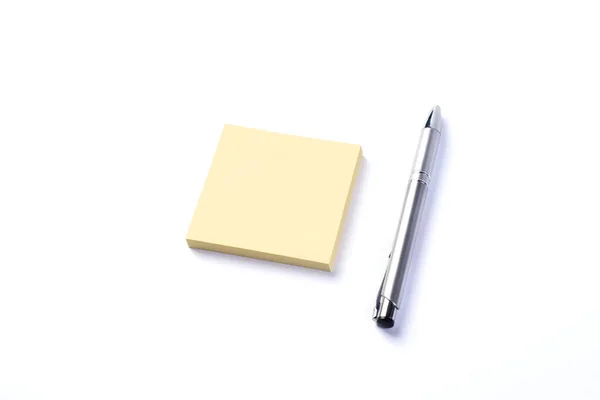 Note Adesive Con Penna Fondo Bianco Pronte Separazione — Foto Stock