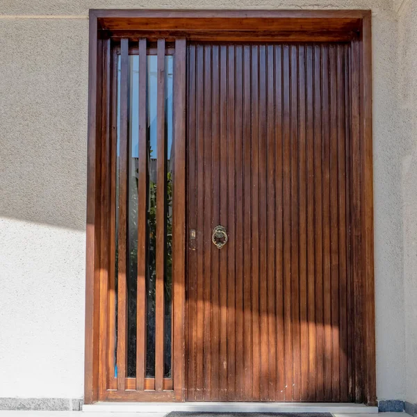 Вход Дом Натуральное Дерево Стеклянная Дверь — стоковое фото