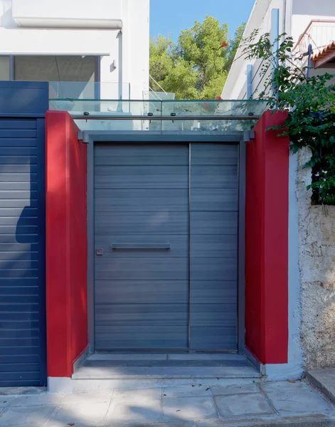 Casa Diseño Moderno Entrada Roja Gris Atenas Grecia — Foto de Stock