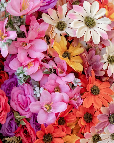 Textil Hamis Virágok Tetejére Néző Közelről Színes Háttér Stock Kép