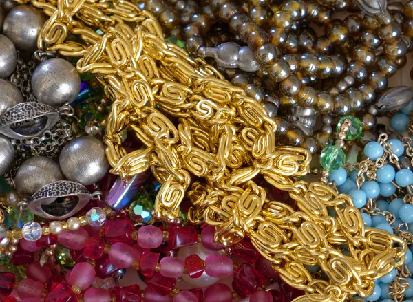 Πολύτιμα Κοσμήματα Top View Closeup Γυαλιστερό Φόντο — Φωτογραφία Αρχείου