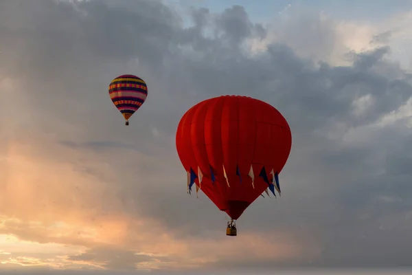 Poranny Wschód Słońca Uruchomienie Balonów Podczas Festiwalu Balonów Letni Dzień — Zdjęcie stockowe
