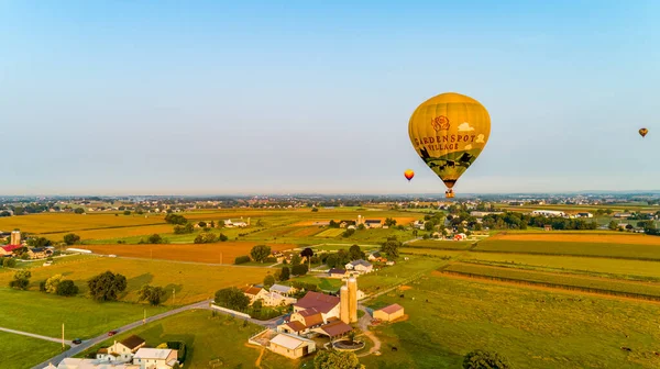 Bird Hand Pennsylvania September 2022 Drohnenblick Auf Ein Heißluftballonfestival Mit — Stockfoto