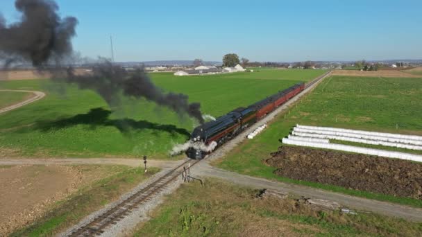 Ronks Pennsylvania November 2022 Drone View Steam Passenger Train Blowing — Stok Video