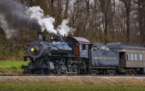 Ronks Pennsylvania December 2022 View Classic Steam Passenger Train Blowing —  Fotos de Stock