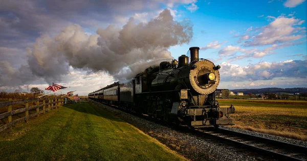 View Classic Steam Passenger Train Approaching American Flags Attached Fence — 图库照片