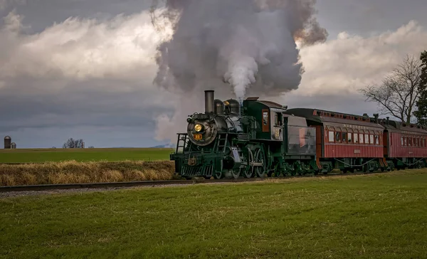 Ronks Pennsylvania December 2022 View Classic Steam Passenger Train Blowing — Foto Stock