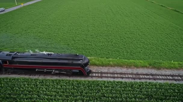 Uma Vista Aérea Uma Locomotiva Vapor Antiga Terras Agrícolas Viajando — Vídeo de Stock