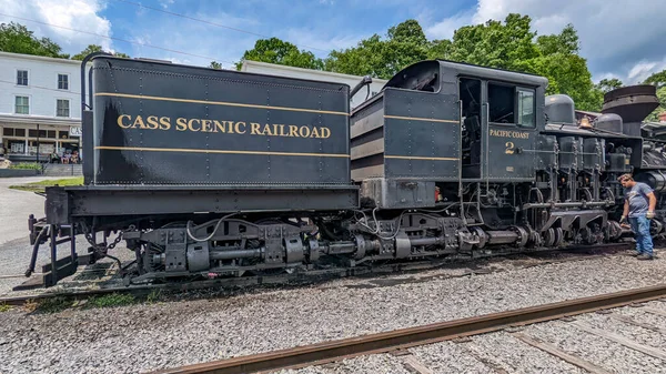 西バージニア州カス 2022年6月6日 数日間の作業のための温暖化としてギアを実行しているアンティークシェイ蒸気機関車のクローズアップビュー — ストック写真