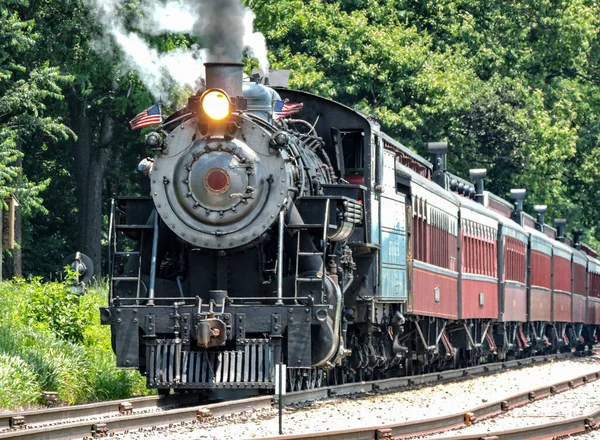 Ein Blick Auf Einen Restaurierten Dampf Personenzug Der Sich Einem — Stockfoto