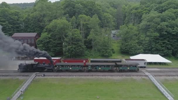 Ronks Pennsylvania May 2023 Drone Side View Steam Locomotive Ταξιδεύοντας — Αρχείο Βίντεο