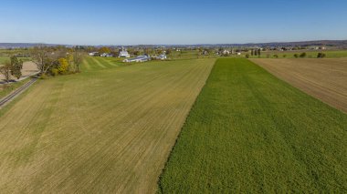 Amish Tarım Alanlarının Havadan Görünümü, Tarlaların Alanı Sonbaharda Ekinleri ve Renkleri Kapsar