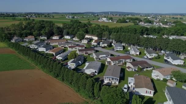 Eine Luftaufnahme Eines Gut Durchdachten Mobilen Fertighaus Parks Mit Ein — Stockvideo