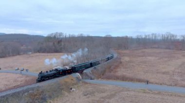 Rockhill, Pennsylvania, ABD, 19 Şubat 2023 - Huzurlu Kırsal Bölgede Tren Seyahatleri Kışın Ayarlama 