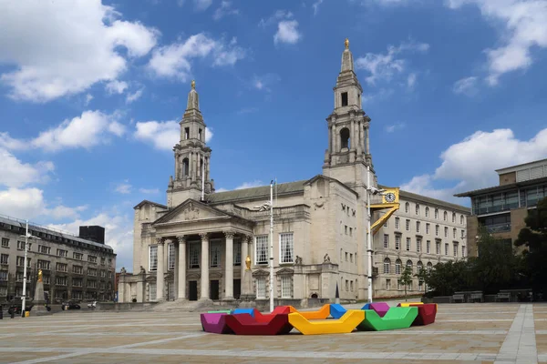 Leeds Civic Hall Overlooking Millennium Square Rainbow Art — Stock Photo, Image