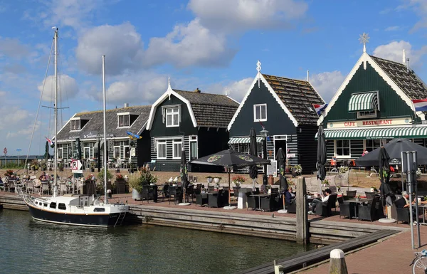 Marken Hollandia 2019 Szeptember Éttermek Ajándékboltok Történelmi Faházakban Kikötőkben Marken — Stock Fotó