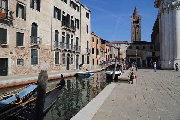 Venecia Italia Septiembre 2018 Los Turistas Toman Fotos Largo Canal — Foto de Stock