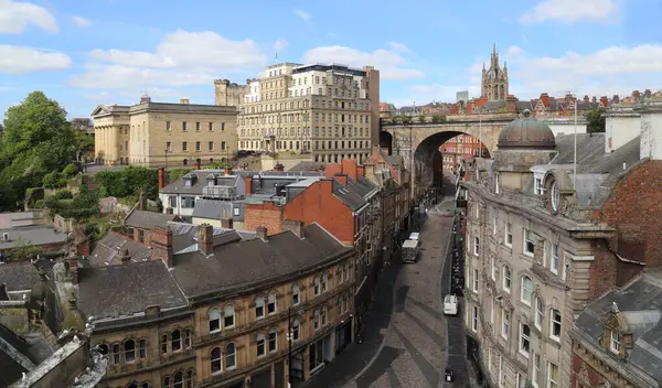 Newcastle, İngiltere 'nin şehir manzarası. Tarihi binalar.