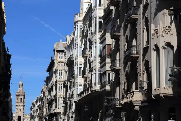 Campanar de Santa Caterina Kulesi ve Valencia, İspanya 'daki konut binaları