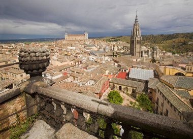 Plaza Ayuntamiento, İspanya Valencia 'da ticari ve konut binaları ve kulesi var..