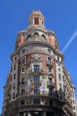 Valencia, İspanya 'da muazzam binalar ve bayraklar