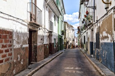Sagunto, İspanya 'da geleneksel evleri olan bir cadde..