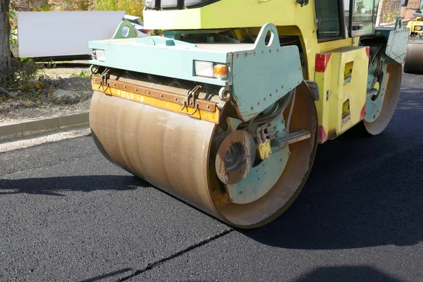 Road Vibratory Rollers Powerfully Compacting Fresh Asphalt Road Construction Site — Stock Photo, Image